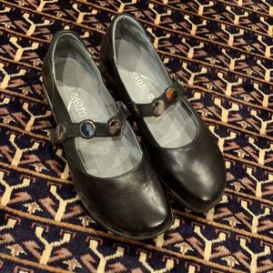 Naot 39 (Size 8/8.5/9) Black Mary Jane Shoes